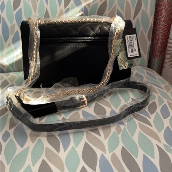 A new Badgley Mischka vegan leather black bag☘️☘️ - Picture 4 of 8